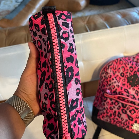 Herschel youth cheetah camo neon pink/black Bagpack, pencil case and lunch bag - Picture 11 of 13